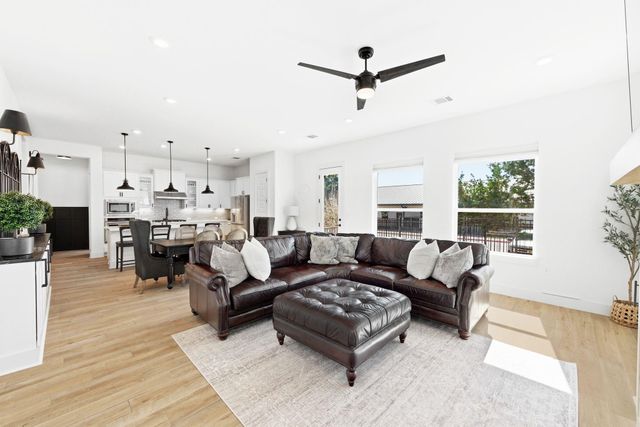 1144 Lucca DR 6, Dripping Springs, TX 78620