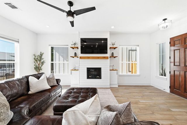 1144 Lucca DR 6, Dripping Springs, TX 78620