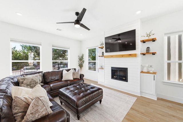 1144 Lucca DR 6, Dripping Springs, TX 78620