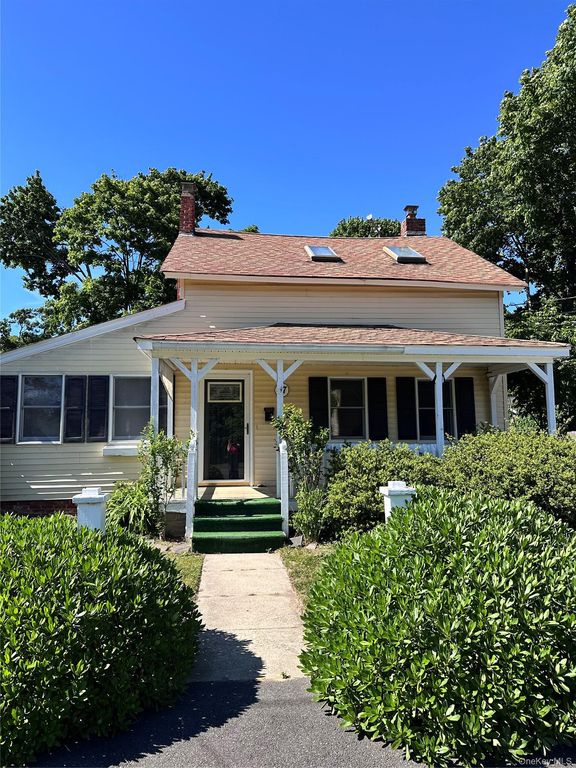 47 Henry Street, Sayville, NY 11782