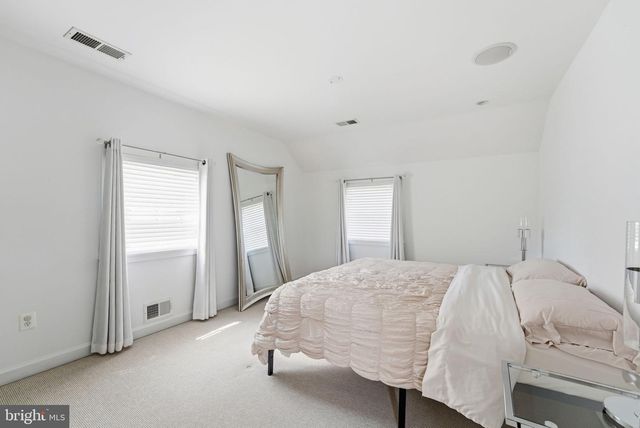 5300 WILSON BLVD, Arlington, VA 22205
