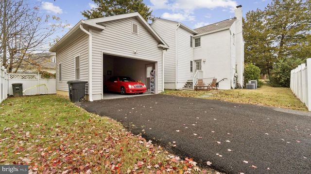 5300 WILSON BLVD, Arlington, VA 22205