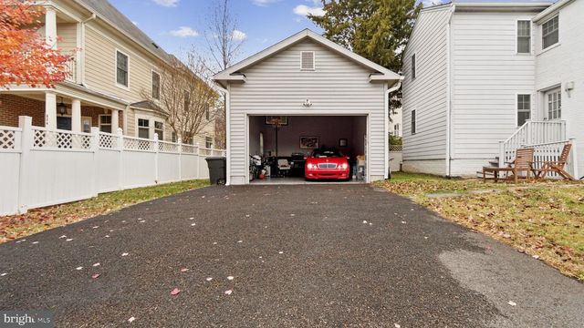 5300 WILSON BLVD, Arlington, VA 22205