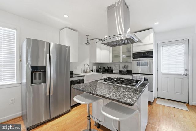 5300 WILSON BLVD, Arlington, VA 22205
