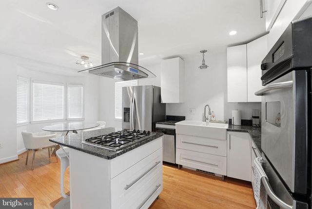5300 WILSON BLVD, Arlington, VA 22205