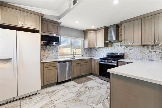 661 Woodhill, Rialto, CA 92376