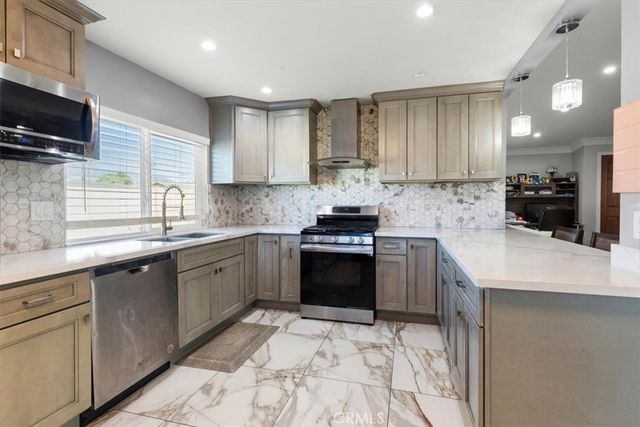 661 Woodhill, Rialto, CA 92376