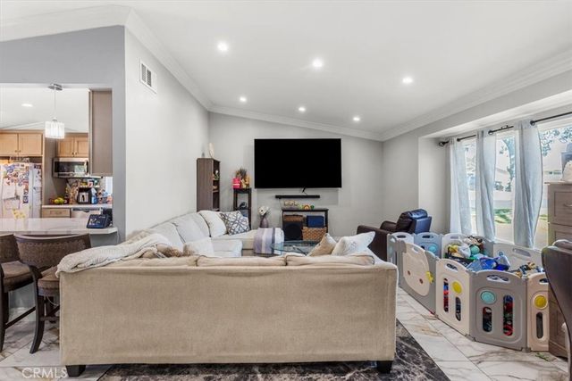 661 Woodhill, Rialto, CA 92376