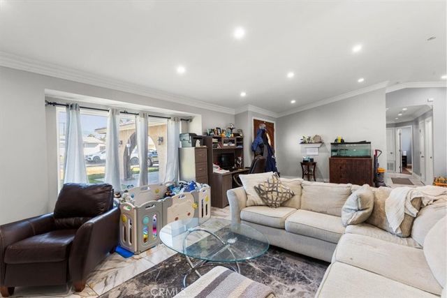 661 Woodhill, Rialto, CA 92376