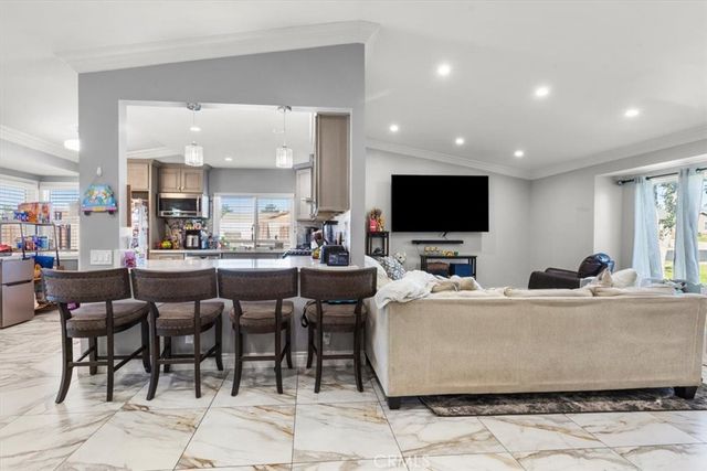 661 Woodhill, Rialto, CA 92376