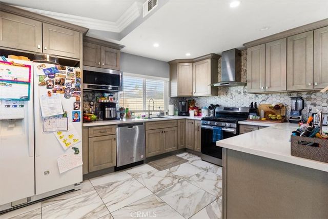 661 Woodhill, Rialto, CA 92376