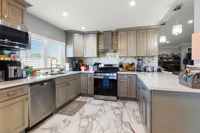 661 Woodhill, Rialto, CA 92376