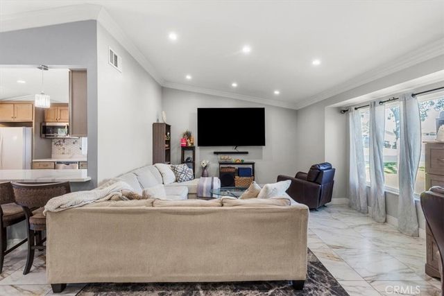 661 Woodhill, Rialto, CA 92376