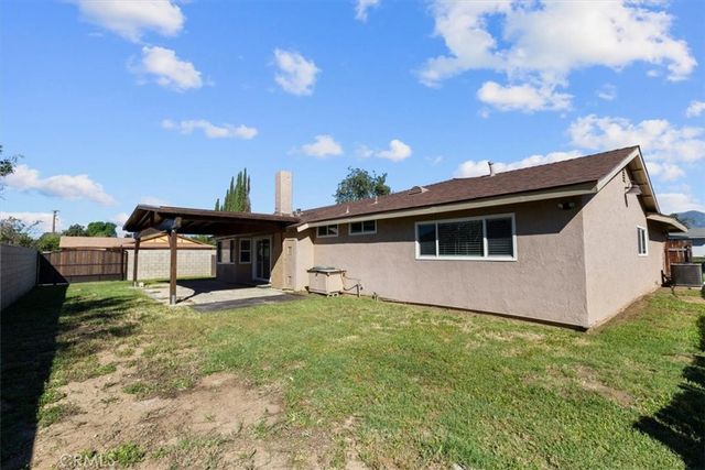 661 Woodhill, Rialto, CA 92376