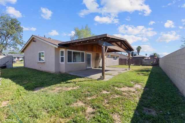 661 Woodhill, Rialto, CA 92376