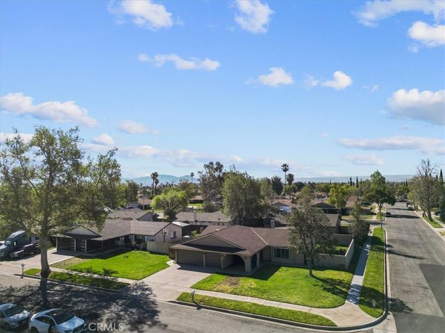 661 Woodhill, Rialto, CA 92376