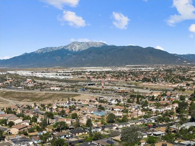 661 Woodhill, Rialto, CA 92376