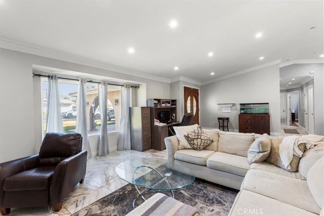 661 Woodhill, Rialto, CA 92376