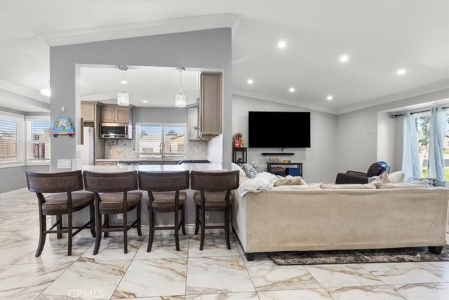 661 Woodhill, Rialto, CA 92376