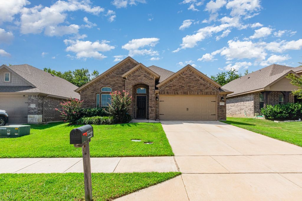 1818 Vallana Drive, Gainesville, TX 76240