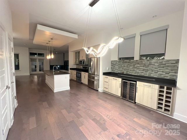 211 Doggett Street, Charlotte, NC 28203