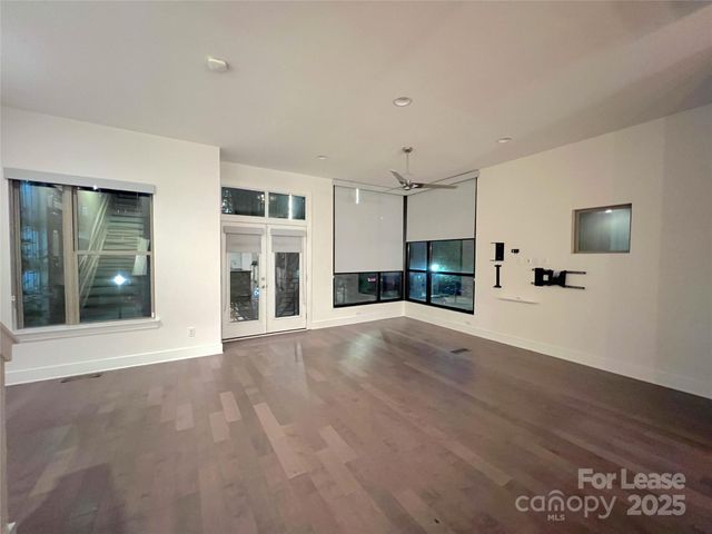 211 Doggett Street, Charlotte, NC 28203