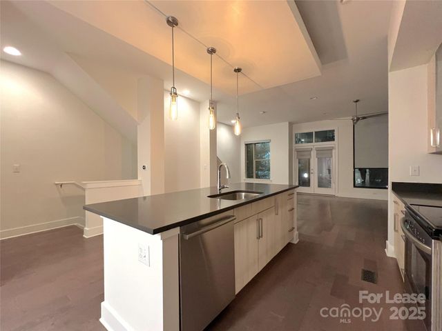 211 Doggett Street, Charlotte, NC 28203