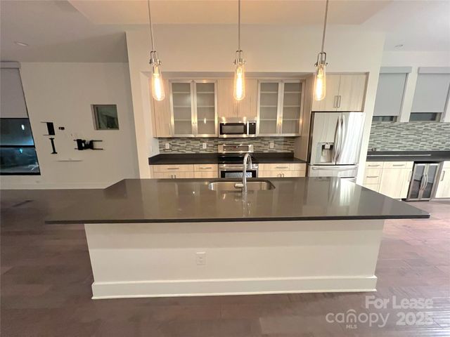 211 Doggett Street, Charlotte, NC 28203