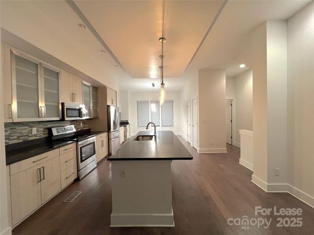 211 Doggett Street, Charlotte, NC 28203