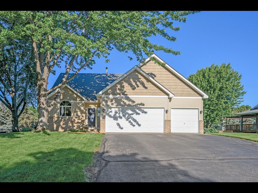 21221 Hummingbird Lane, Lakeville, MN 55044