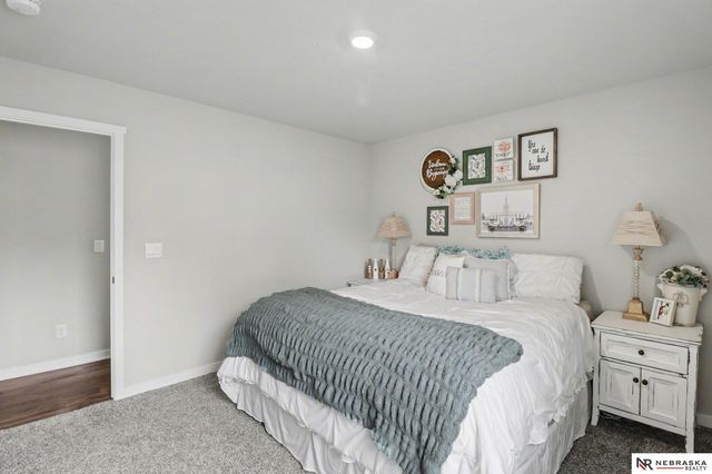 7906 N 95th Avenue, Omaha, NE 68122