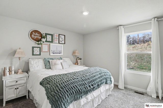 7906 N 95th Avenue, Omaha, NE 68122