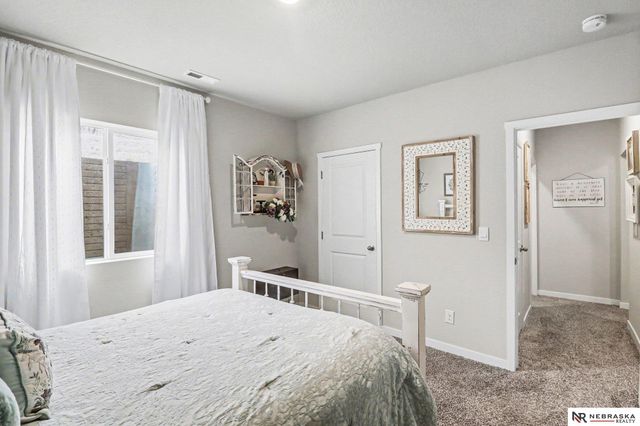 7906 N 95th Avenue, Omaha, NE 68122