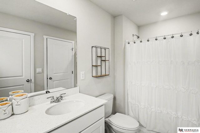 7906 N 95th Avenue, Omaha, NE 68122