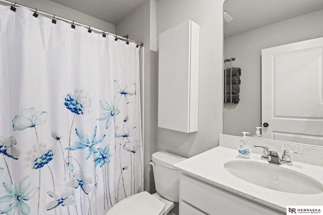 7906 N 95th Avenue, Omaha, NE 68122