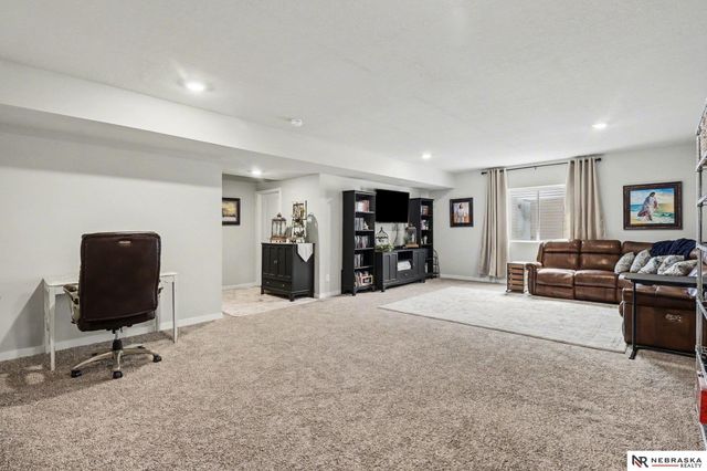 7906 N 95th Avenue, Omaha, NE 68122