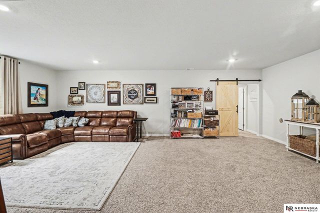 7906 N 95th Avenue, Omaha, NE 68122