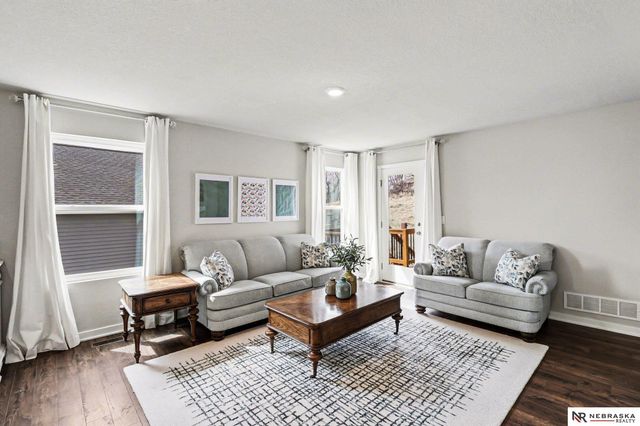 7906 N 95th Avenue, Omaha, NE 68122