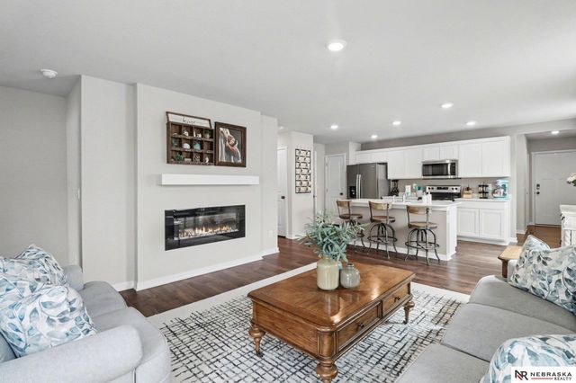 7906 N 95th Avenue, Omaha, NE 68122