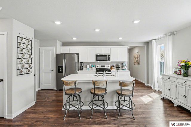 7906 N 95th Avenue, Omaha, NE 68122