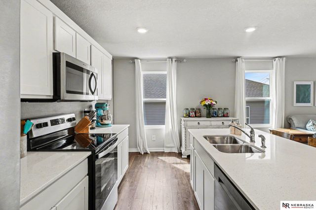 7906 N 95th Avenue, Omaha, NE 68122