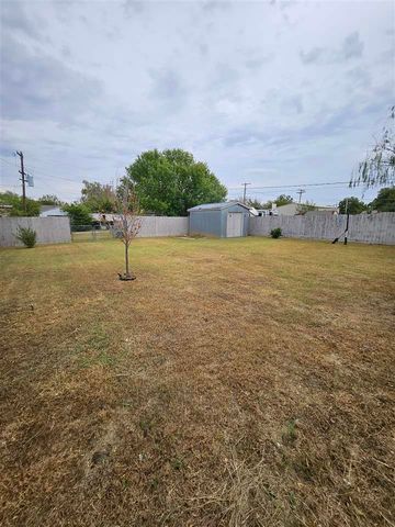 206 S 20th St, Frederick, OK 73542