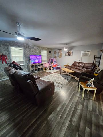 206 S 20th St, Frederick, OK 73542