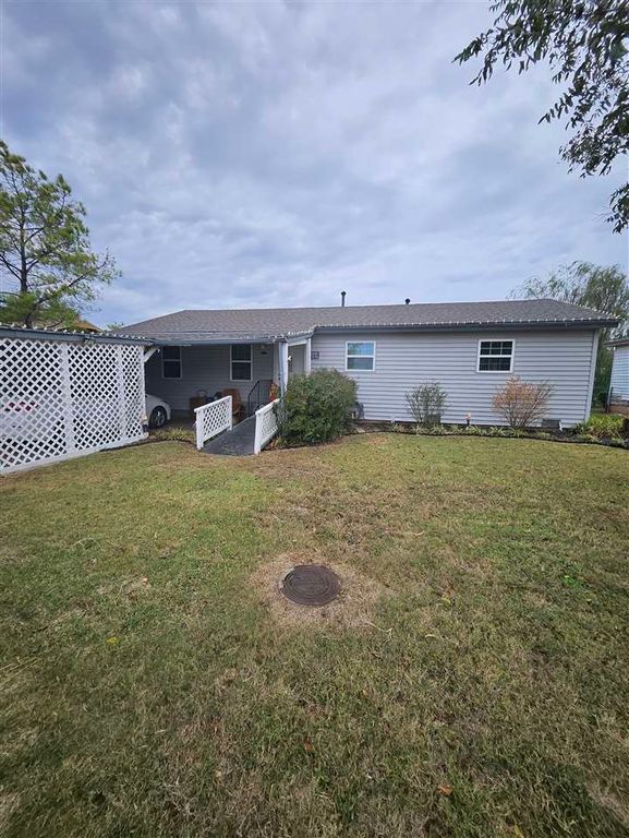 206 S 20th St, Frederick, OK 73542