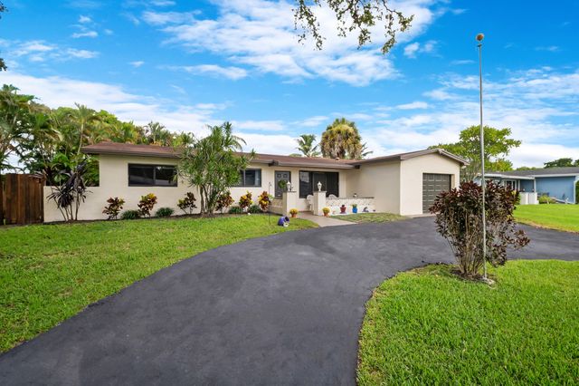 510 NW 93rd Terrace, Pembroke Pines, FL 33024