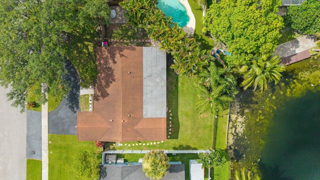 510 NW 93rd Terrace, Pembroke Pines, FL 33024