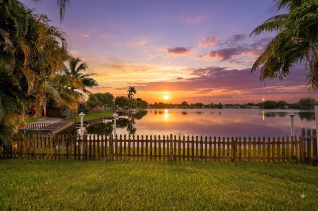 510 NW 93rd Terrace, Pembroke Pines, FL 33024