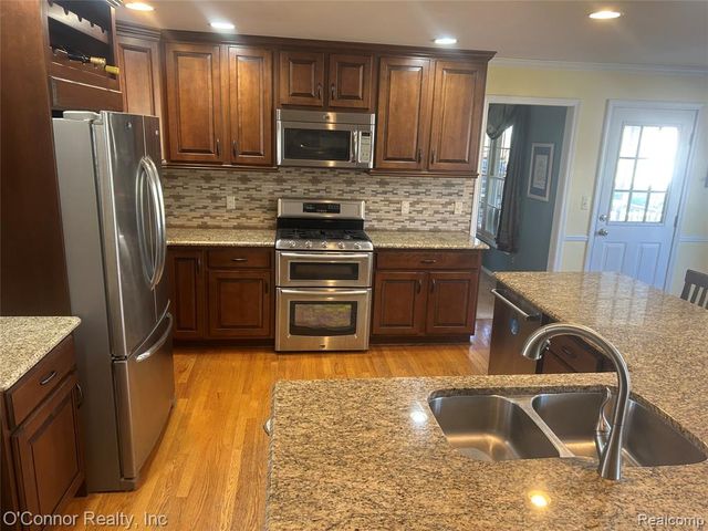 720 Arlington Circle, Marysville, MI 48040