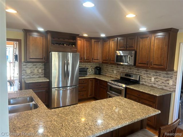 720 Arlington Circle, Marysville, MI 48040