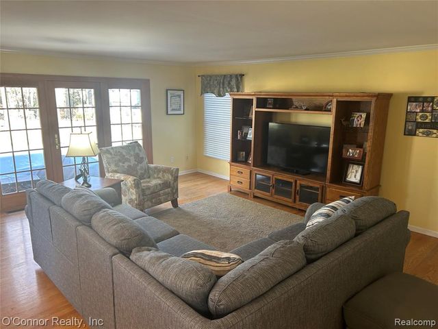 720 Arlington Circle, Marysville, MI 48040